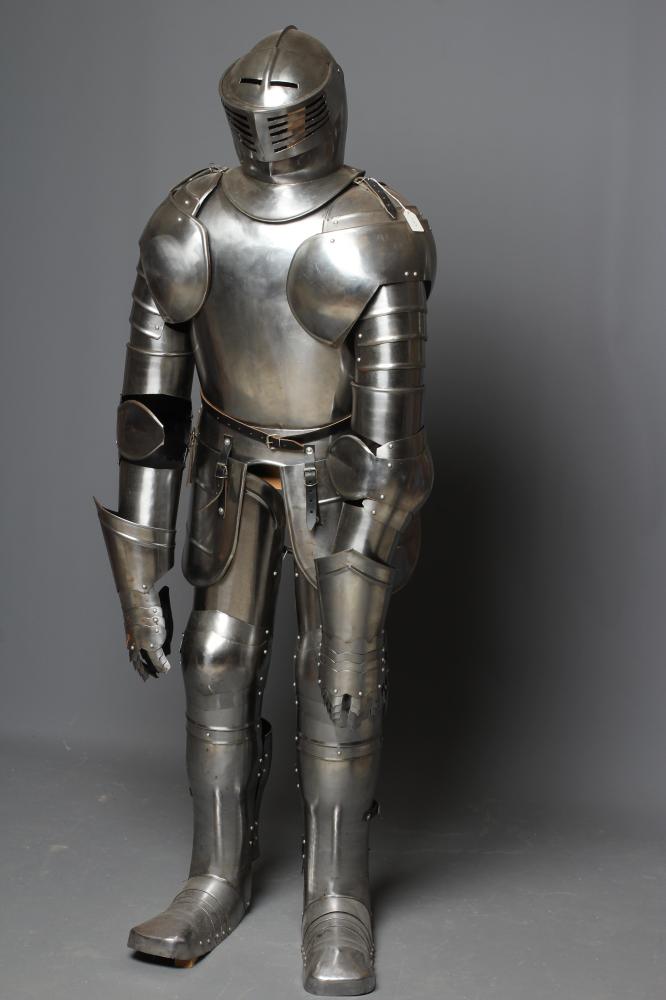 A FULL SUIT OF FIELD ARMOUR Image