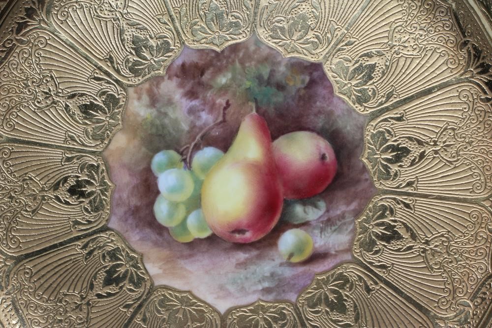 A ROYAL WORCESTER CHINA CABINET PLATE Image