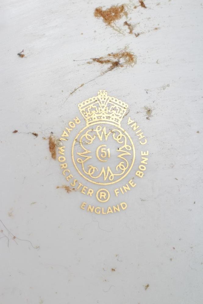 A ROYAL WORCESTER CHINA CABINET PLATE Image