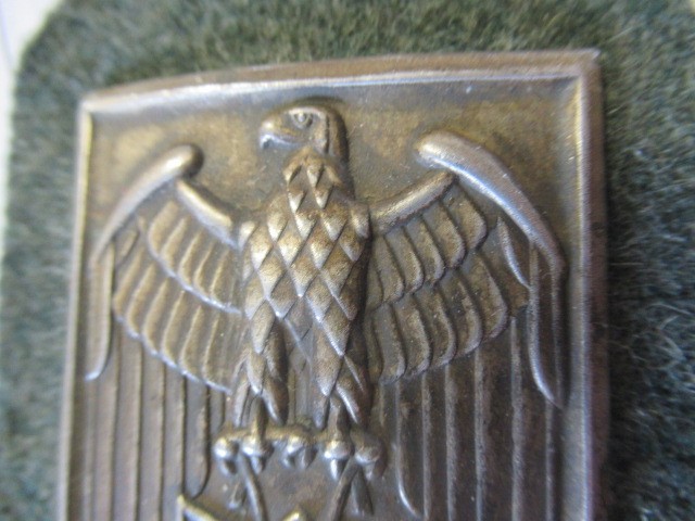 A GERMAN THIRD REICH KRIEGSMARINE DESTROYERS BADGE with rear hook and pin, stamped in relief Image