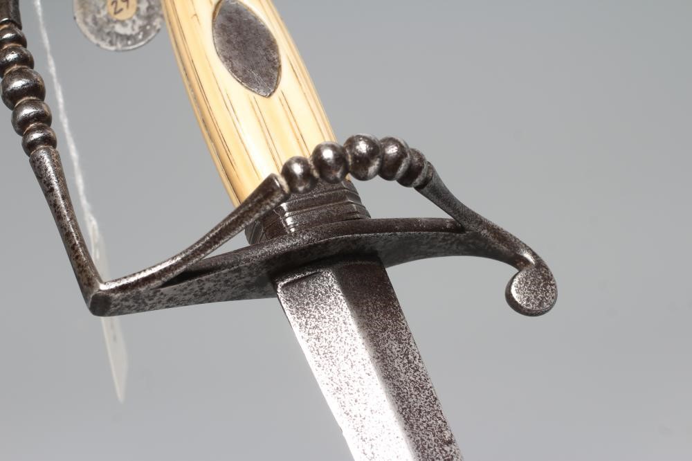 A BRITISH 1786 PATTERN INFANTRY OFFICER'S SWORD with 32" blade Image