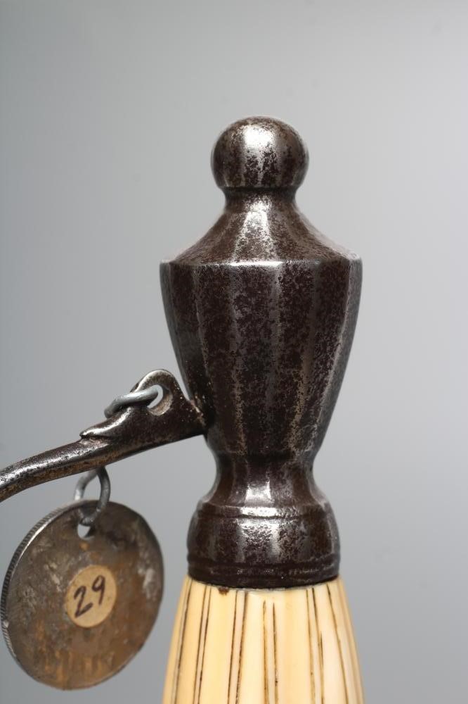 A BRITISH 1786 PATTERN INFANTRY OFFICER'S SWORD with 32" blade Image