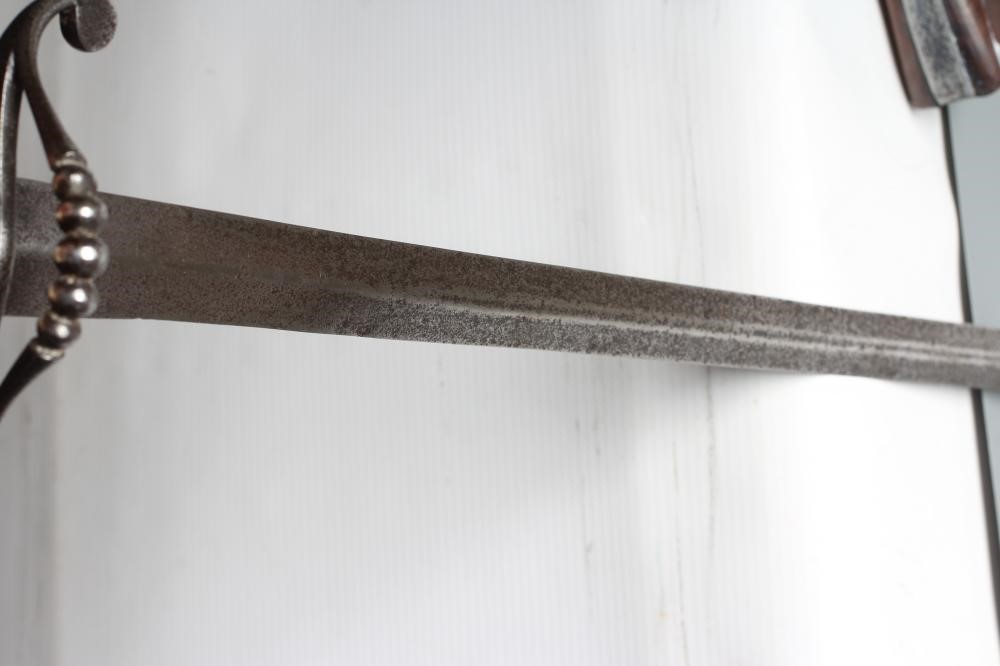 A BRITISH 1786 PATTERN INFANTRY OFFICER'S SWORD with 32" blade Image