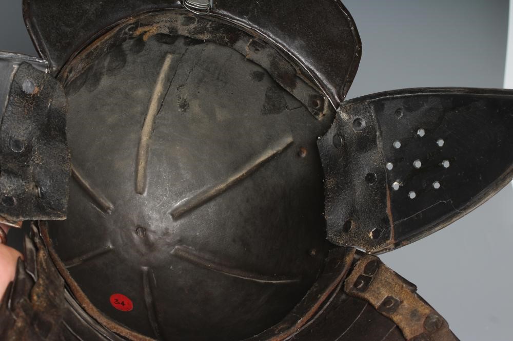 A LOBSTER TAIL HELMET Image
