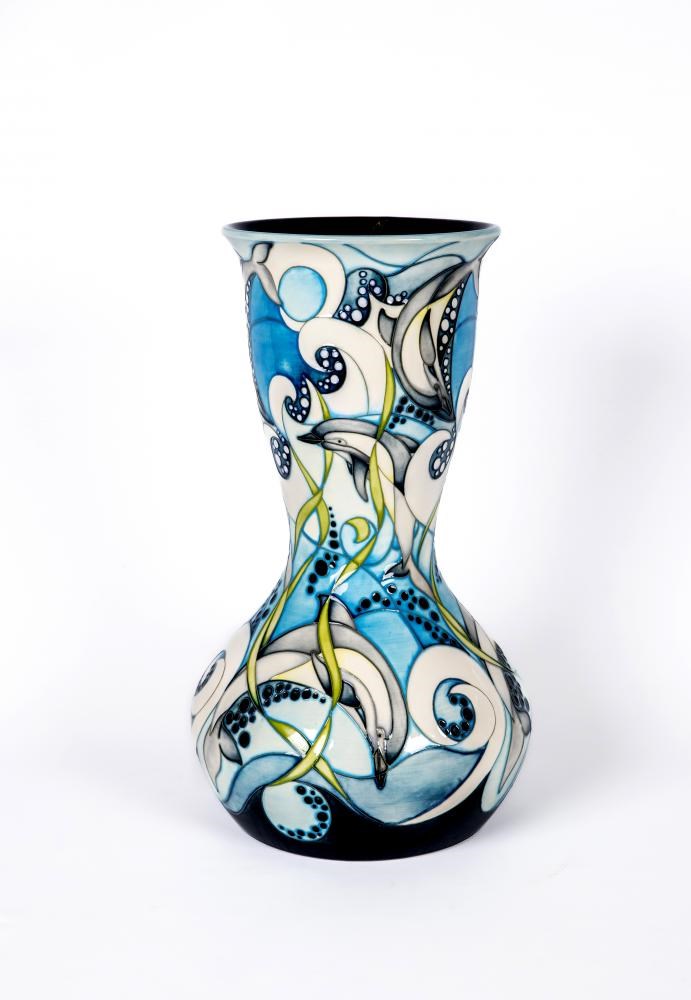 A MOORCROFT POTTERY LARGE VASE Image