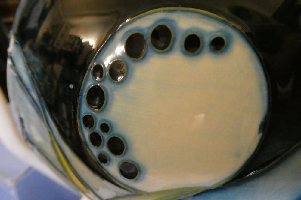 A MOORCROFT POTTERY LARGE VASE Image