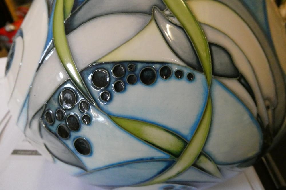 A MOORCROFT POTTERY LARGE VASE Image