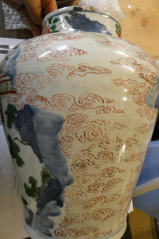 A CHINESE PORCELAIN FAMILLE VERTE VASE of flared rounded cylindrical form Image