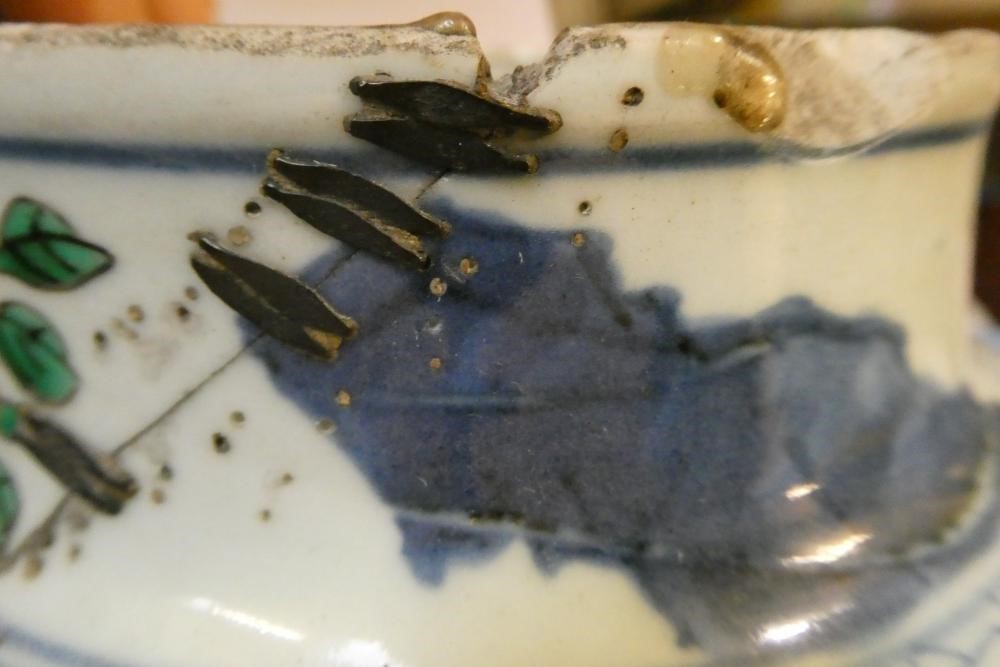 A CHINESE PORCELAIN FAMILLE VERTE VASE of flared rounded cylindrical form Image