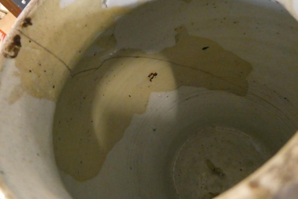 A CHINESE PORCELAIN FAMILLE VERTE VASE of flared rounded cylindrical form Image