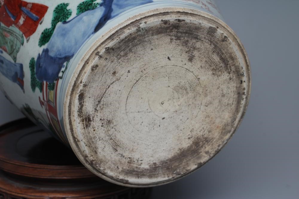 A CHINESE PORCELAIN FAMILLE VERTE VASE of flared rounded cylindrical form Image