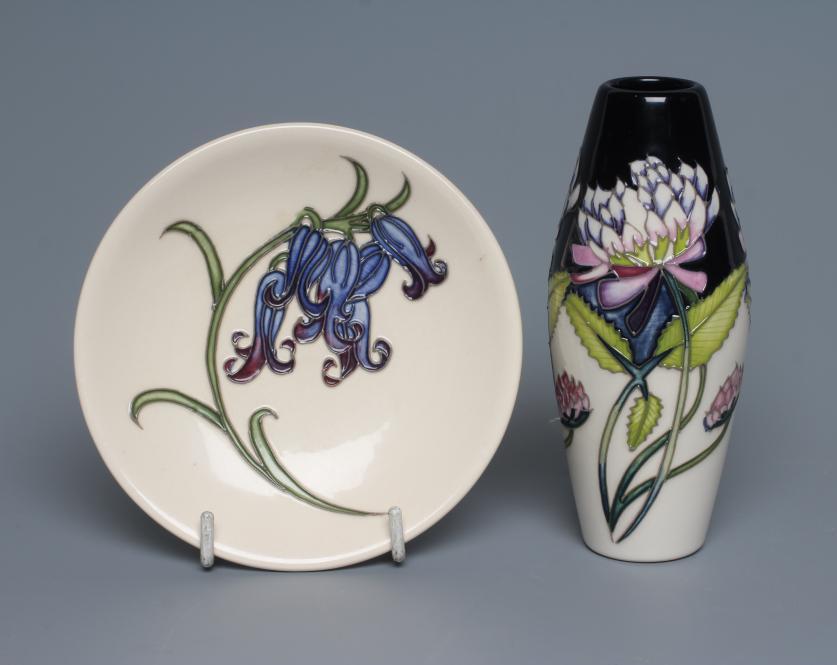 A MOORCROFT POTTERY TREFOIL PATTERN SMALL VASE Image