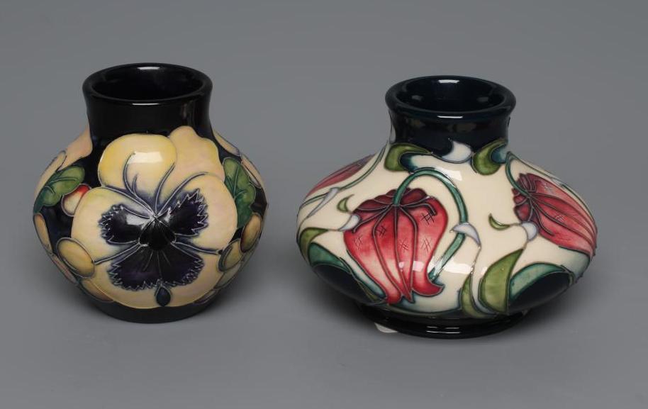 A MOORCROFT POTTERY PRETTY PENNY PATTERN VASE Image