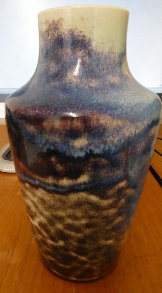 A RUSKIN POTTERY VASE Image