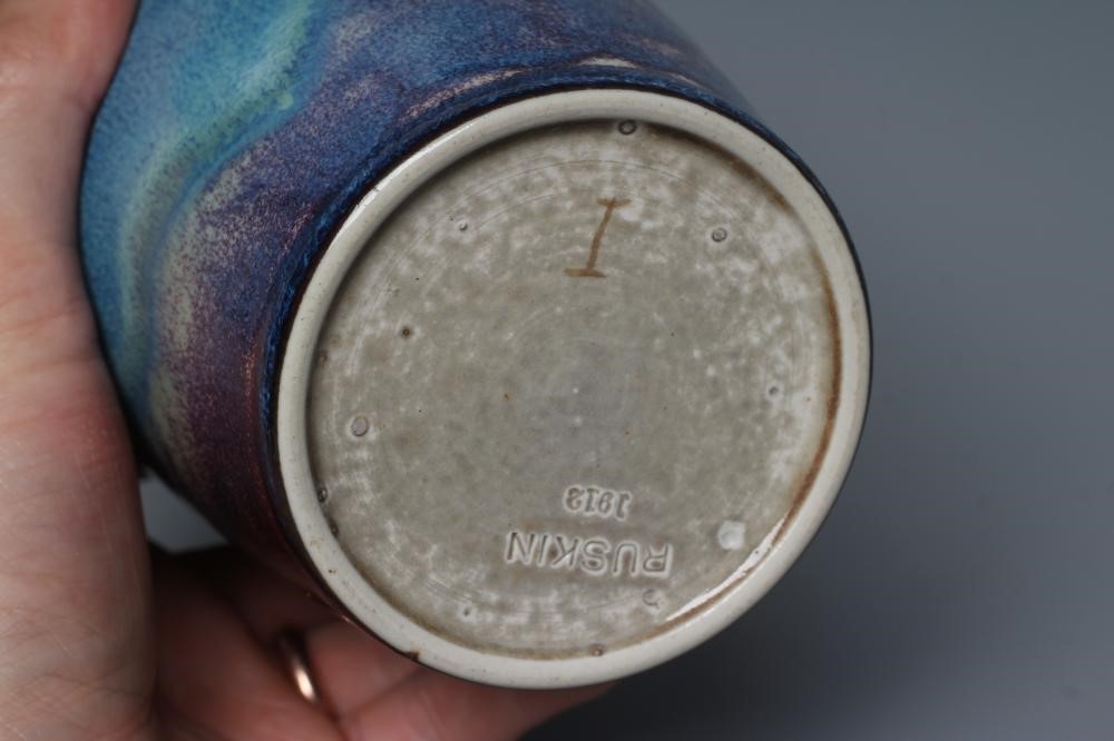 A RUSKIN POTTERY VASE Image