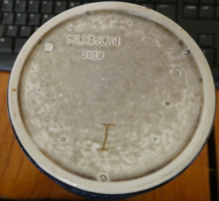 A RUSKIN POTTERY VASE Image