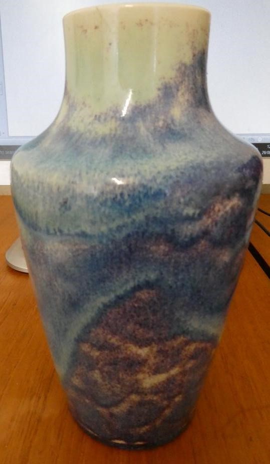 A RUSKIN POTTERY VASE Image