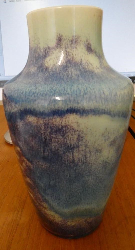 A RUSKIN POTTERY VASE Image