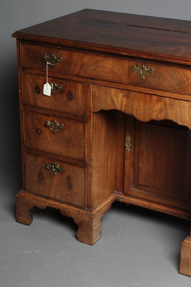 A GEORGIAN MAHOGANY KNEEHOLE DRESSING TABLE Image