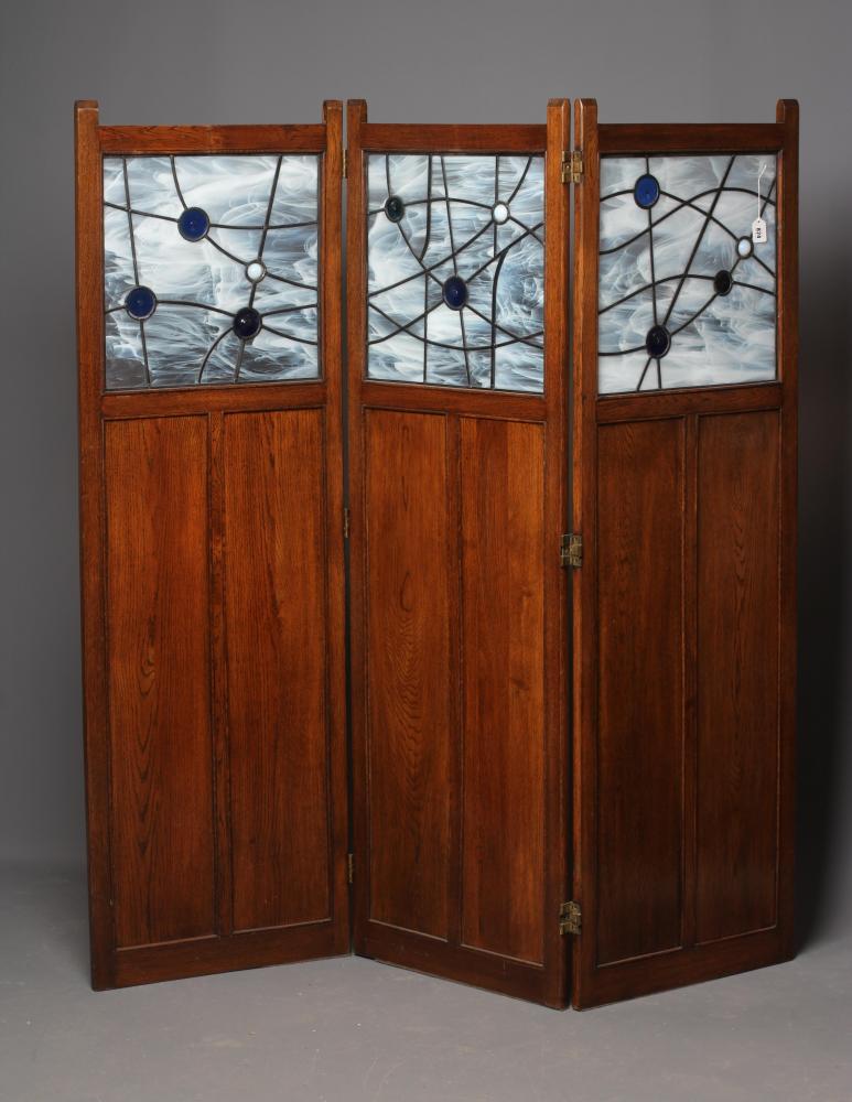 AN OAK THREE FOLD PANELLED ROOM SCREEN Image