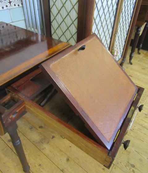 A LADY'S REGENCY MAHOGANY DROP LEAF SMALL WRITING TABLE Image