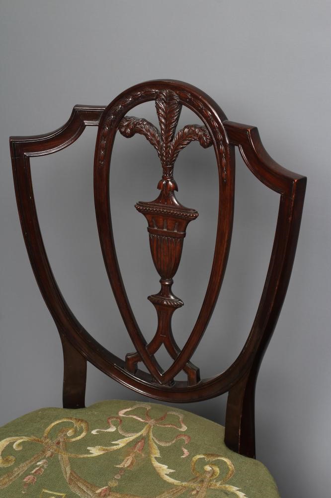 A SET OF SIX MAHOGANY DINING CHAIRS Image