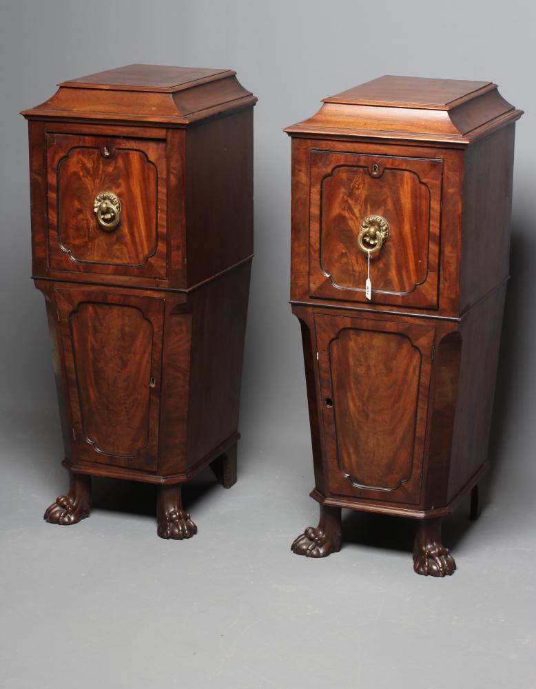 A PAIR OF REGENCY MAHOGANY PEDESTALS Image