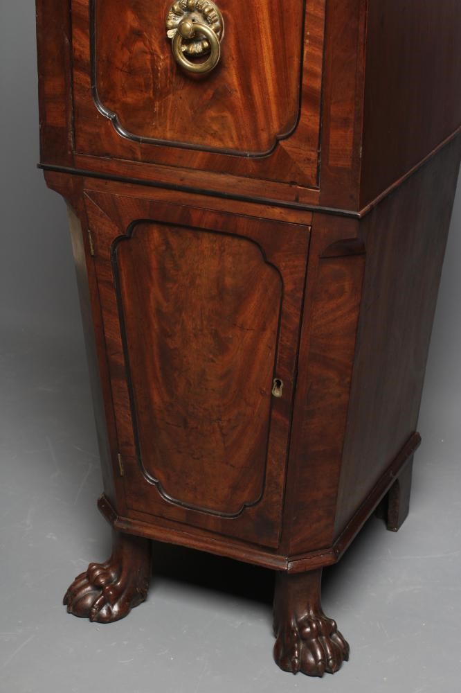 A PAIR OF REGENCY MAHOGANY PEDESTALS Image