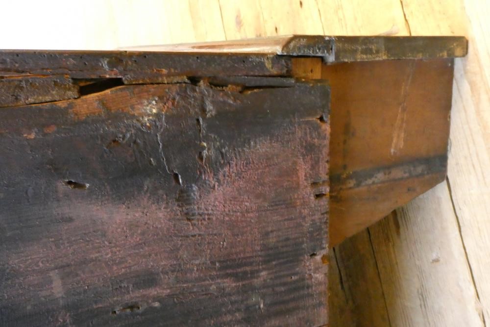 A GEORGIAN WALNUT BUREAU Image