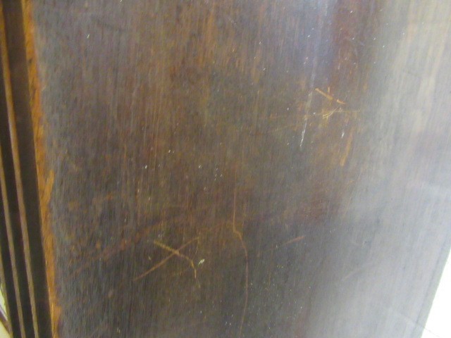 A GEORGIAN MAHOGANY SERPENTINE CHEST Image