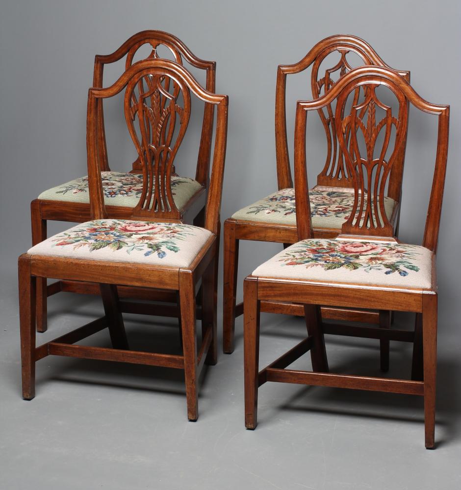 A SET OF FOUR GEORGIAN MAHOGANY DINING CHAIRS Image