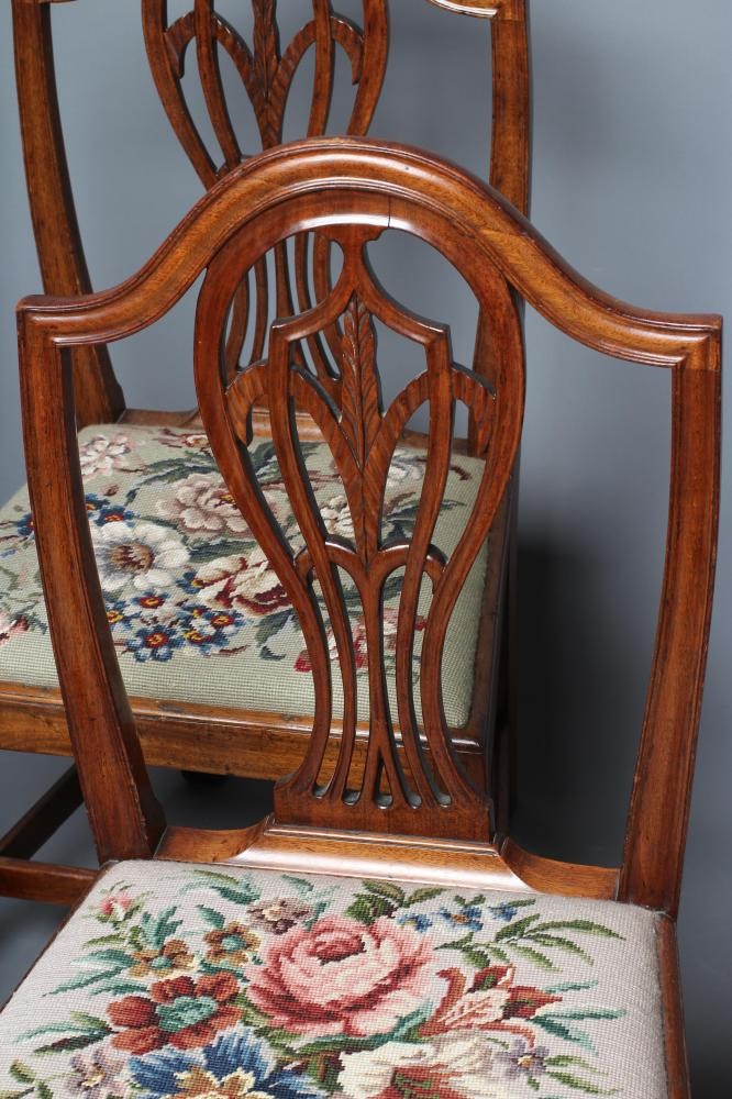 A SET OF FOUR GEORGIAN MAHOGANY DINING CHAIRS Image