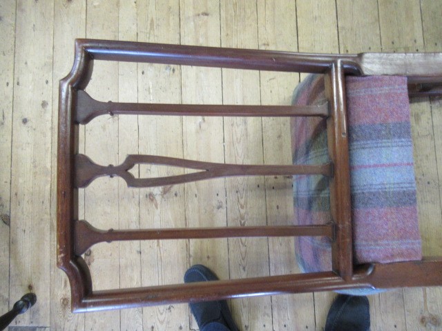 A SET OF EIGHT GEORGIAN MAHOGANY DINING CHAIRS (6+2) Image