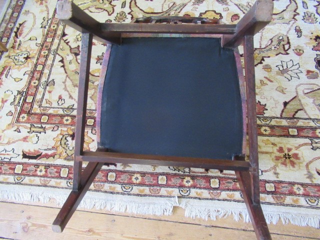 A SET OF EIGHT GEORGIAN MAHOGANY DINING CHAIRS (6+2) Image