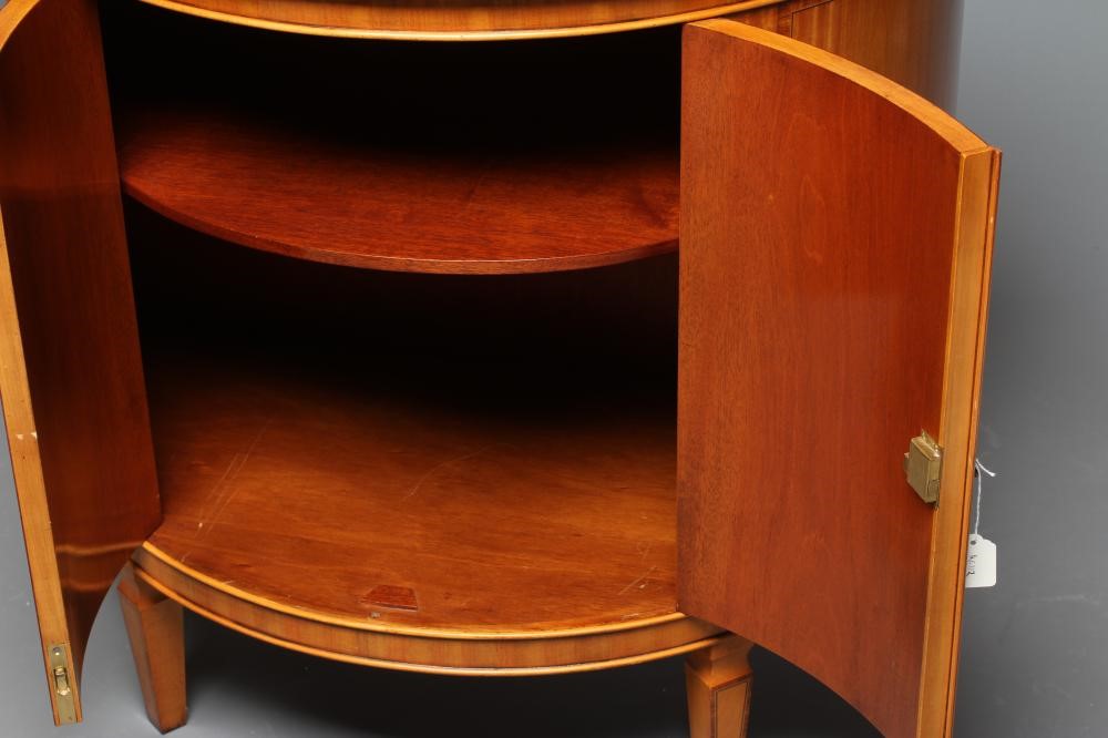 A SATINWOOD COMMODE Image