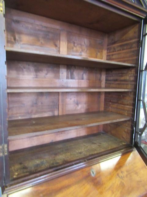 A GEORGIAN MAHOGANY BUREAU BOOKCASE Image