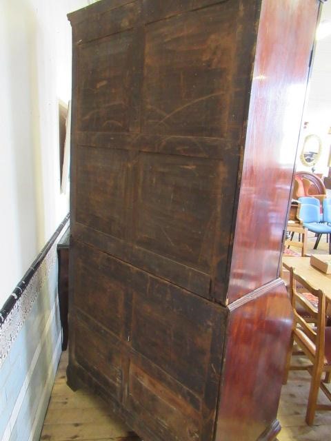 A GEORGIAN MAHOGANY BUREAU BOOKCASE Image