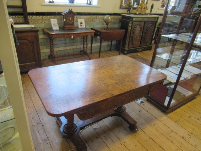 AN EARLY VICTORIAN BURR OAK LIBRARY TABLE Image