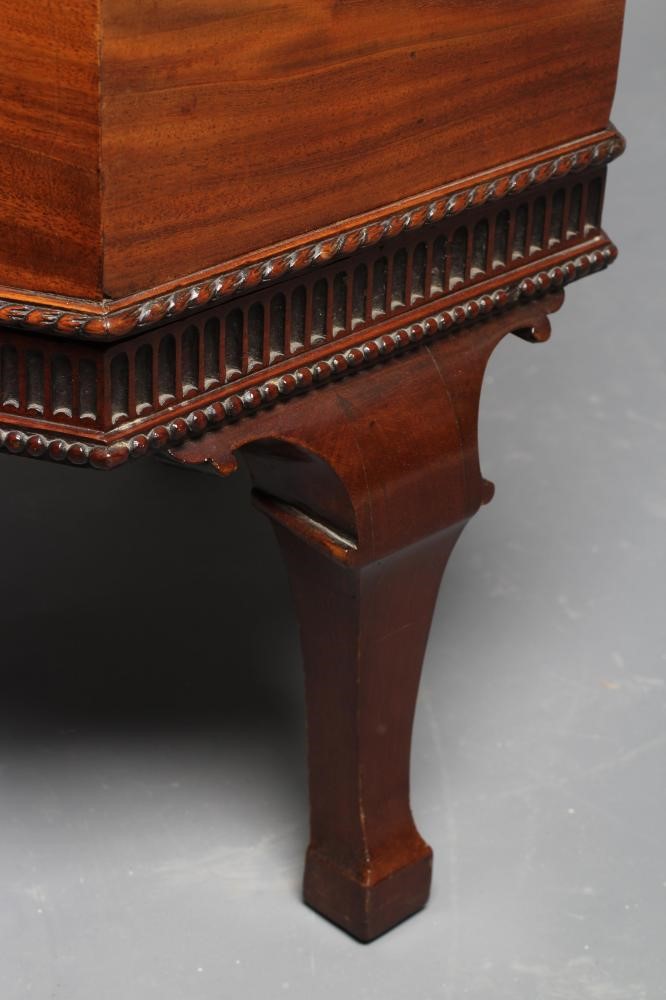 A MAHOGANY CELLARETTE Image