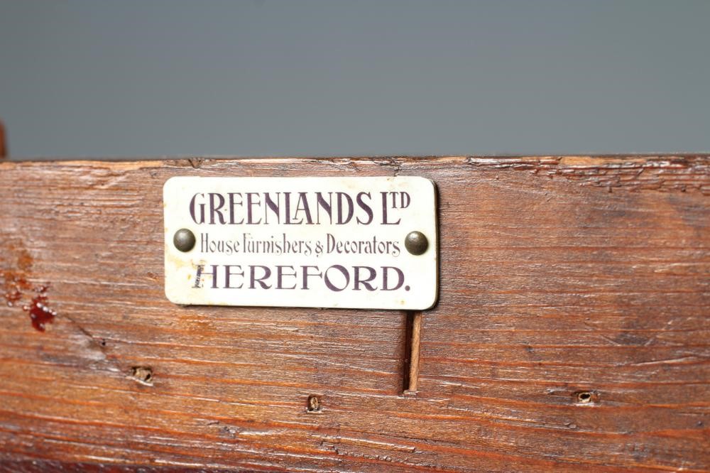 A MAHOGANY CELLARETTE Image