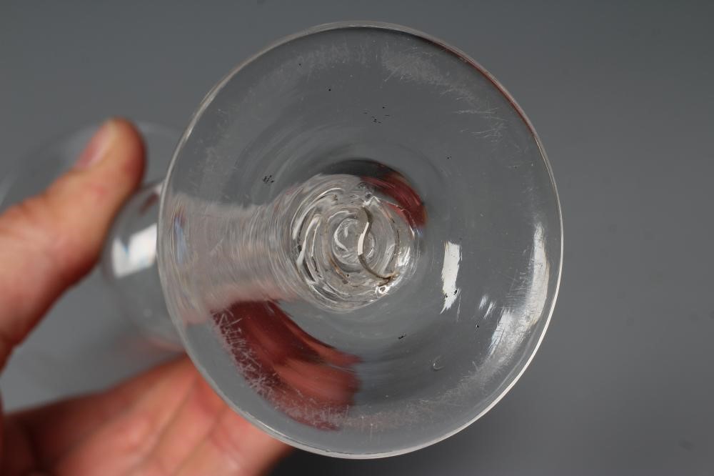A WINE GLASS Image
