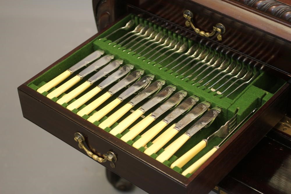 AN EPNS TABLE SERVICE FOR TWELVE PLACE SETTINGS in Rat Tail pattern Image