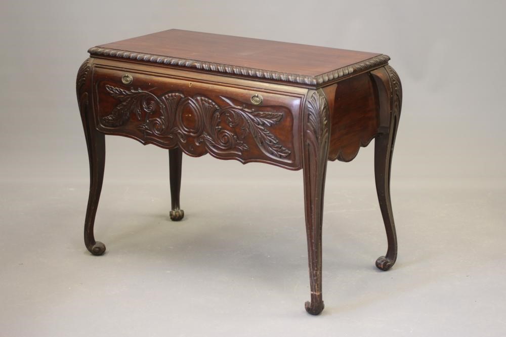 AN EPNS TABLE SERVICE FOR TWELVE PLACE SETTINGS in Rat Tail pattern Image