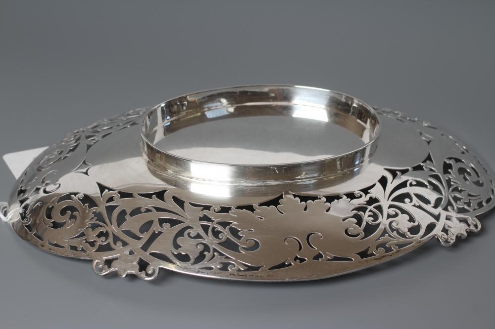 A SILVER DISH Image