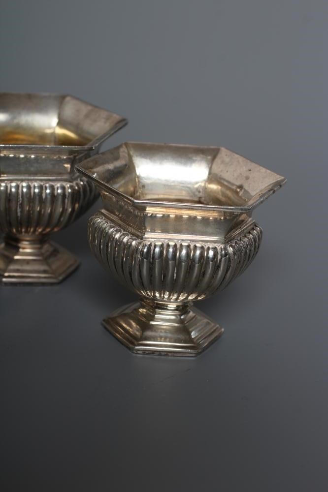 A SILVER FIVE PIECE CRUET Image