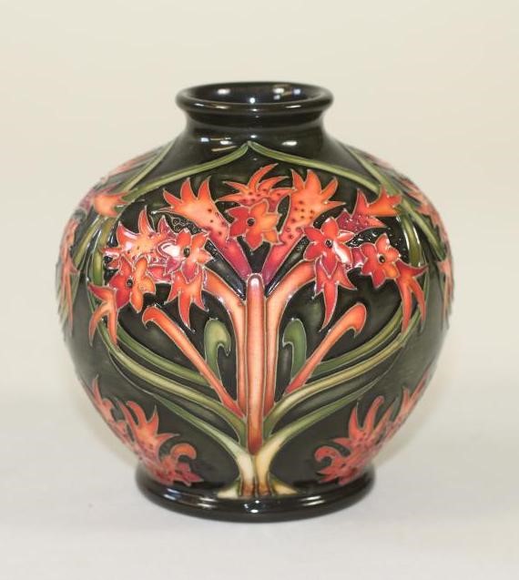A MOORCROFT POTTERY VASE Image