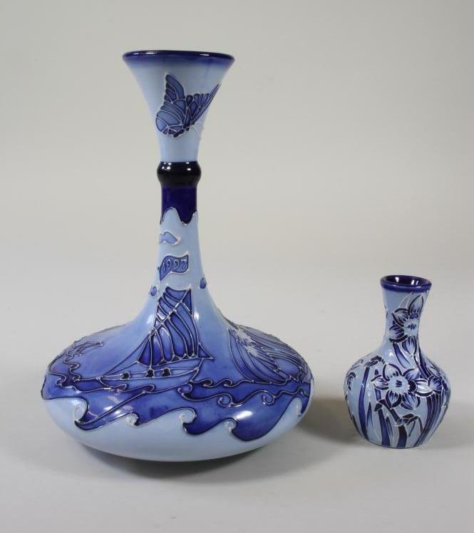 A MOORCROFT POTTERY FLORIAN "YACHT" PATTERN VASE Image