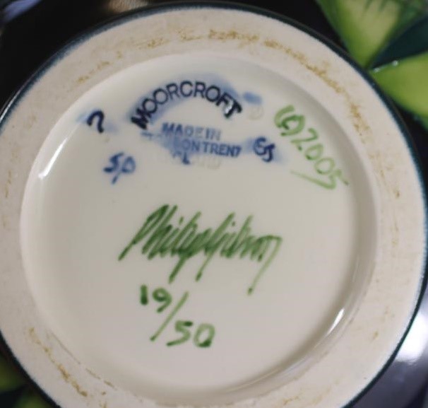 A MOORCROFT POTTERY LIMITED EDITION "LAGOON" PATTERN VASE Image