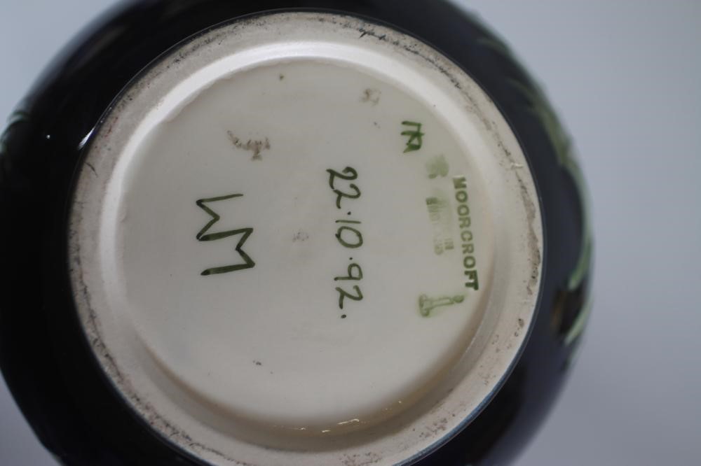 A MOOCROFT POTTERY COLLECTOR'S CLUB "VICTORIANA" PATTERN VASE Image