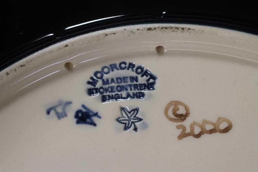 A MOORCROFT POTTERY "QUEENS CHOICE" PATTERN CHARGER Image
